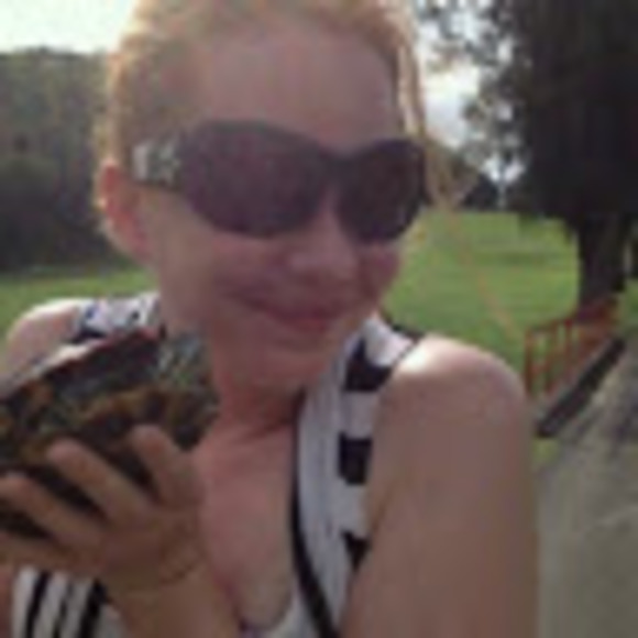 Meet your Posher, Shirley - Picture 1 of 1